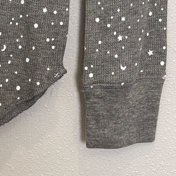 NEW! Old Navy Stars Planets Space Shirt Thermal Top GRAY Women's Small Solar NWT - Picture 4 of 7